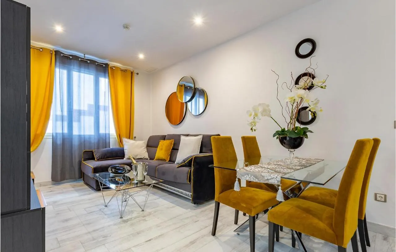 Lovely Apartment In Sevilla With Wifi 0*,  España