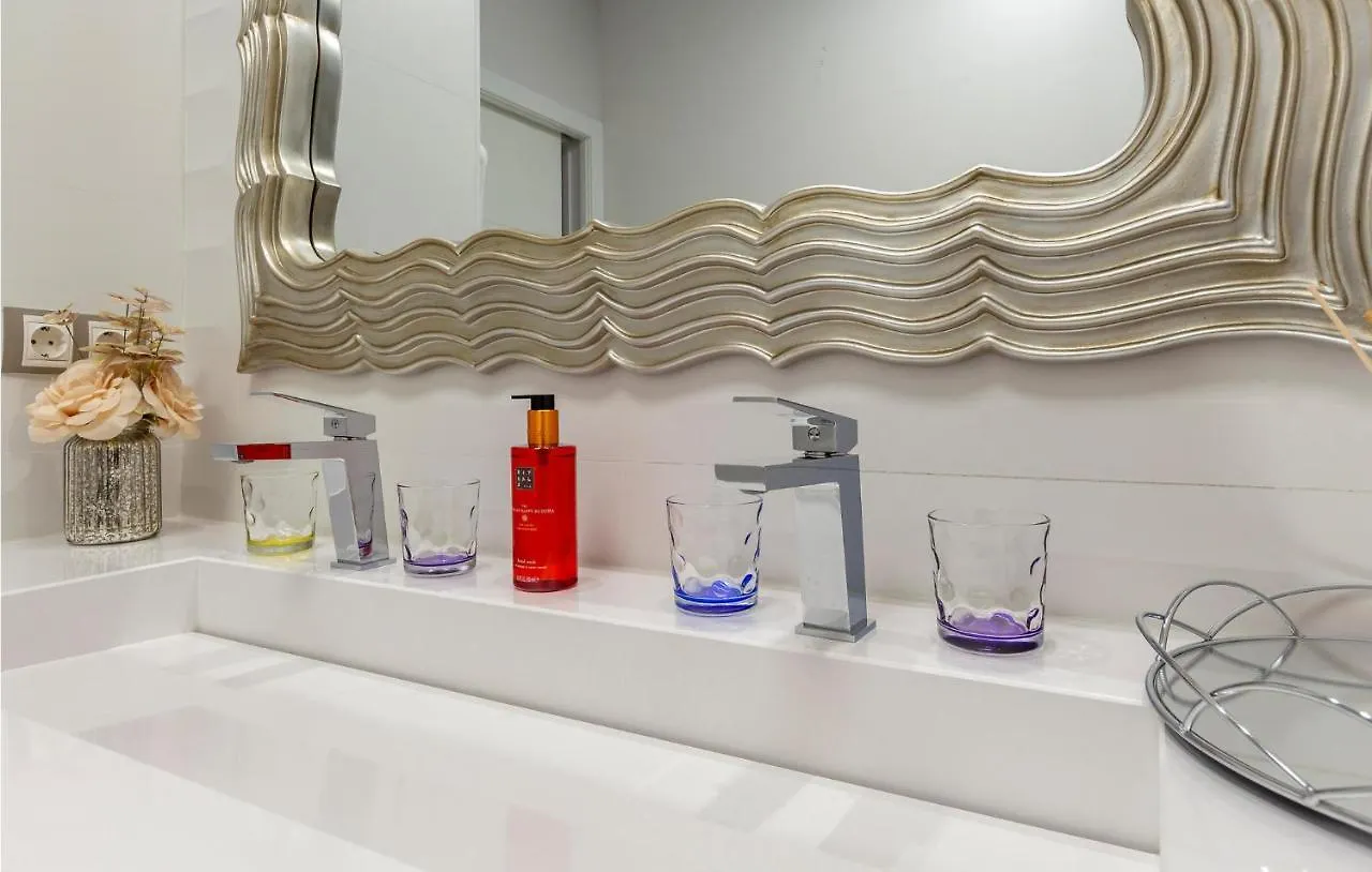 Lovely Apartment In Sevilla With Wifi إشبيلية